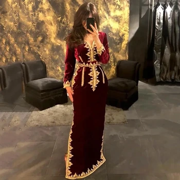 Burgundsko Marocký Kaftan Moslimských Večerné Šaty Plášť tvaru Dlhé Rukávy Velvet Dubaj arabčina Turecko Kaftane Abaya Islamskej Šaty